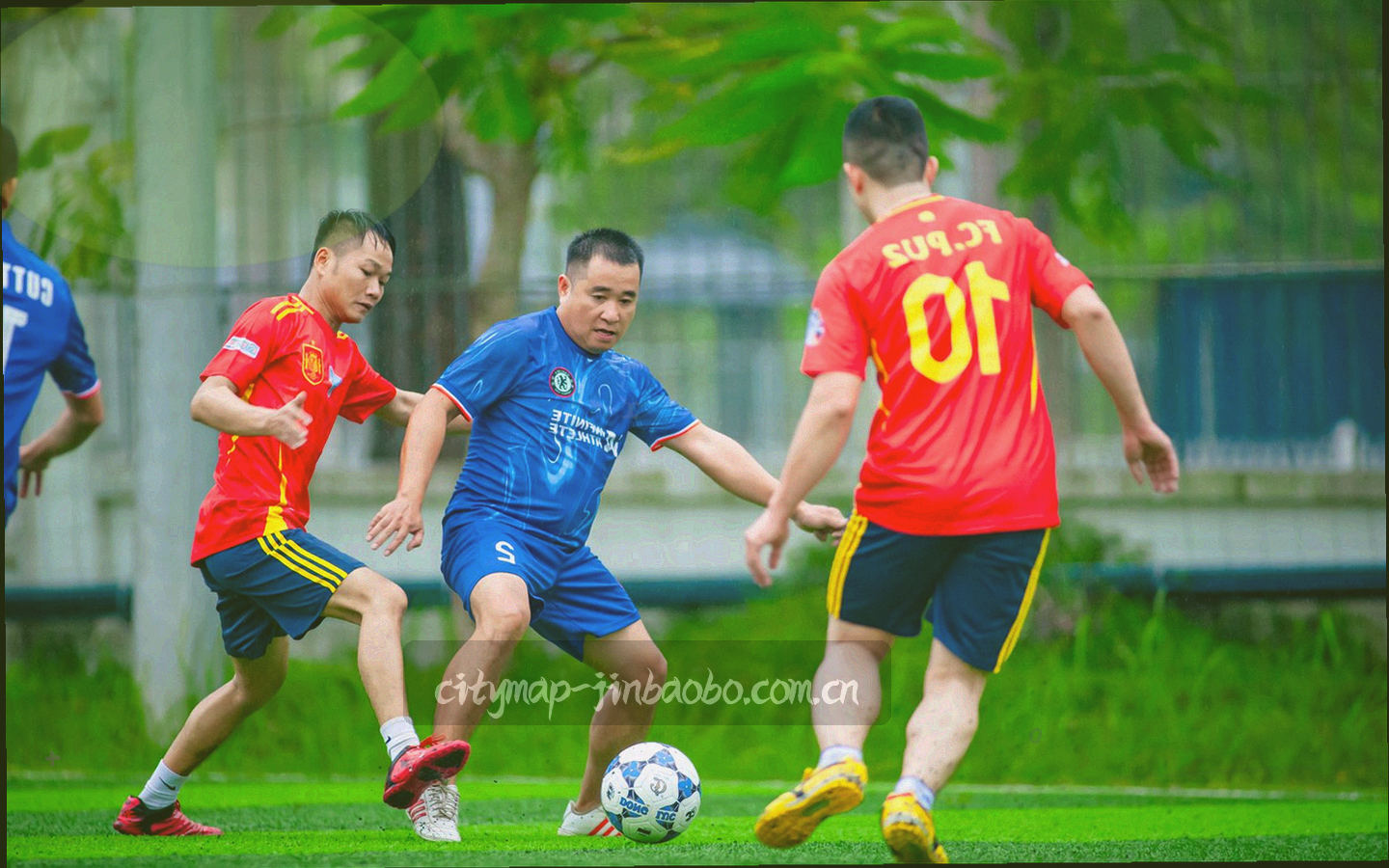 抽象城市坐标散点分布图，节点按华东、华南、华北等八个区域用不同冷色标记，细线连成路径